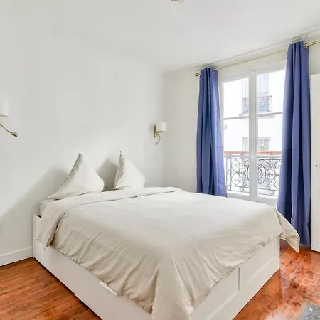 A Montmartre-sacre Coeur Apartment *