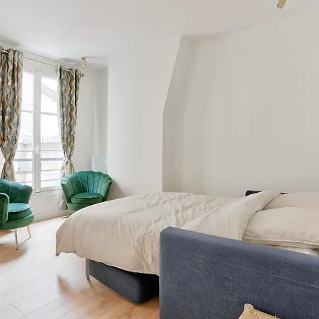 A Montmartre-sacre Coeur Apartment *